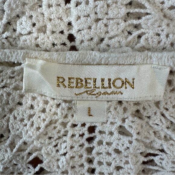 Rebellion Again boho cream crochet open knit crop top with scalloped edges - Picture 7 of 9